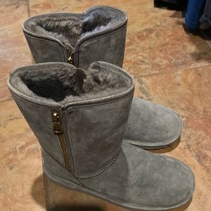 LAMO, ugg type boots. Grey suede. Maybe I wore them once rain winter boots
